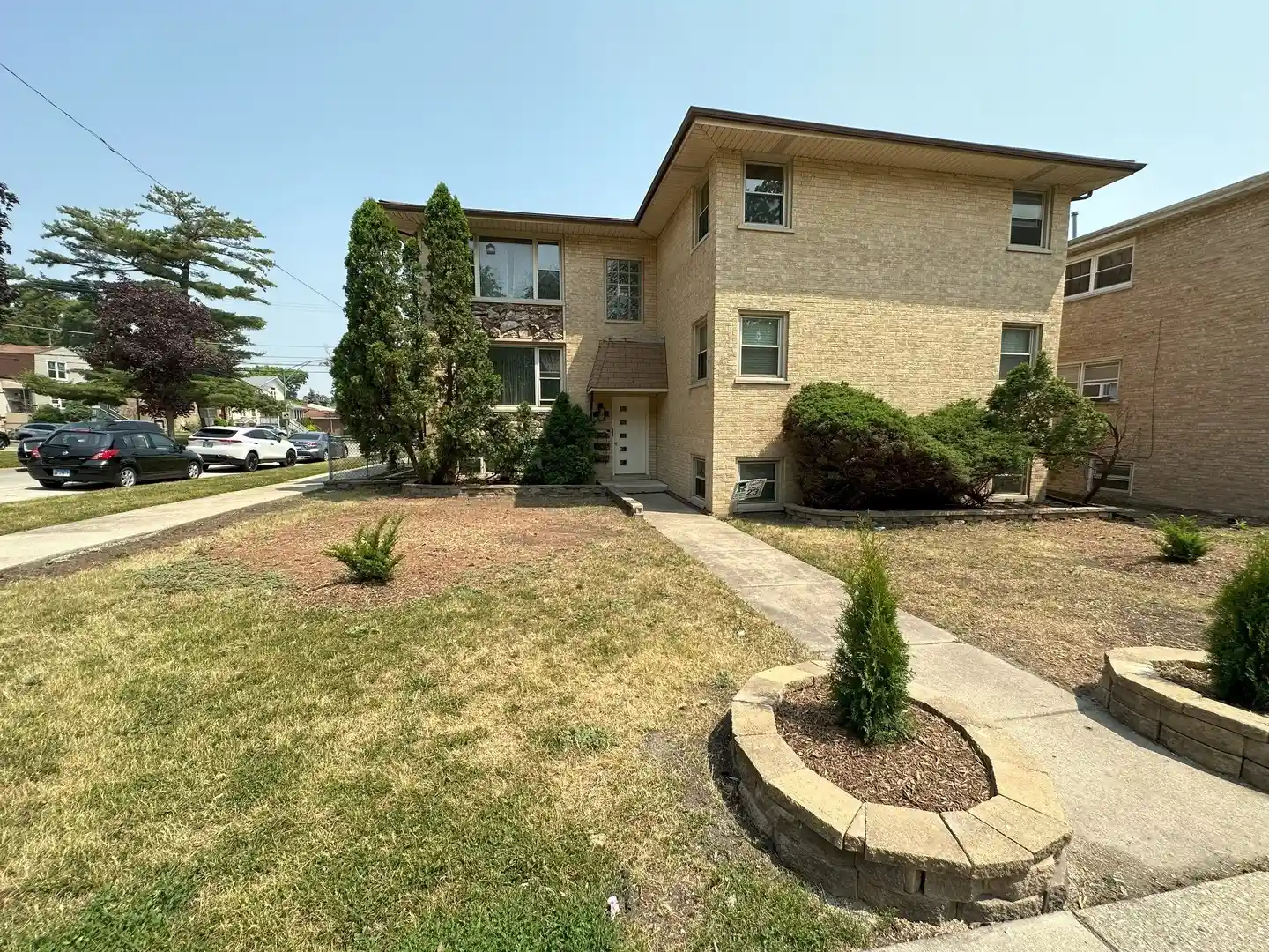 Listing Photo 1 - Condo for sale in 6520 W Gunnison St located at 6520 W Gunnison St, Harwood Heights, IL 60706 - Unit 6520 W Gunnison St