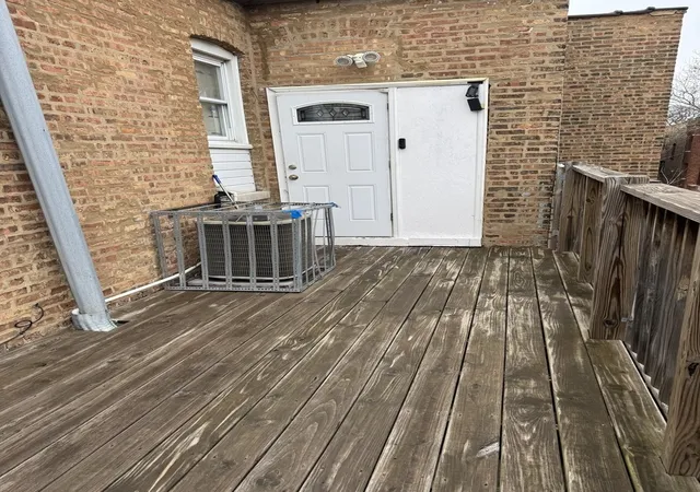 Listing Photo 2 - Condo for sale in building located at 5301 W Le Moyne St, Chicago, IL 60651 - Unit #2