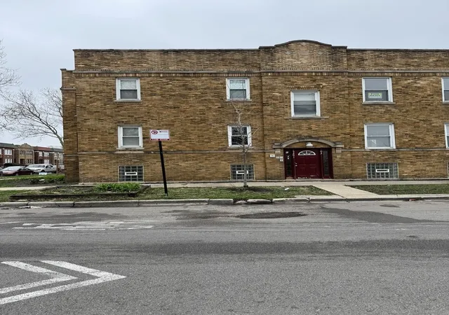 Listing Photo 1 - Condo for sale in building located at 5301 W Le Moyne St, Chicago, IL 60651 - Unit #2