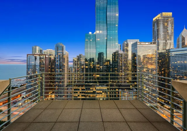 4th image of Riverview Condominiums, Chicago, IL 60611