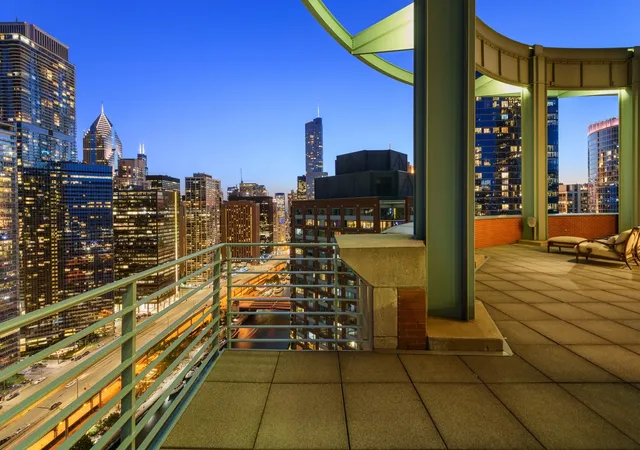 5th image of Riverview Condominiums, Chicago, IL 60611