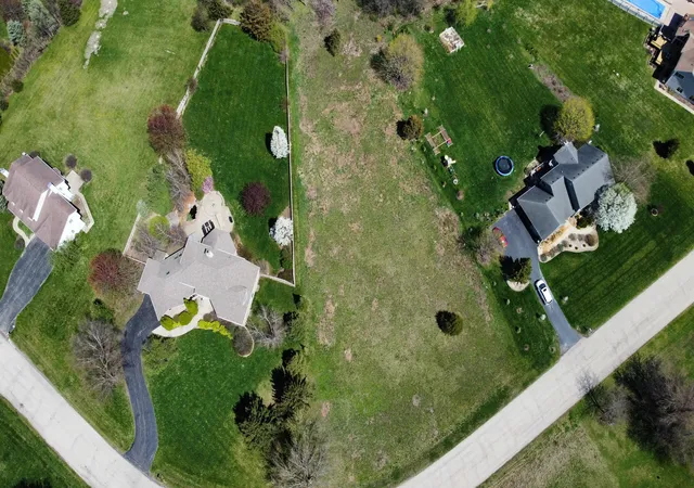 2nd image of 6114 Whiteoak Dr, Mc Henry, IL 60050 | MLS# 12345980