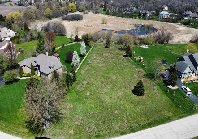 3rd image of 6114 Whiteoak Dr, Mc Henry, IL 60050 | MLS# 12345980