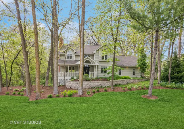Single Family Residence at 42w142 Ravine Dr, Saint Charles, IL 60175 | MLS# 12352283 | | Sold on 2025-06-27