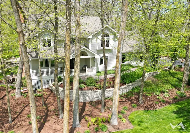Photo 2 of Single Family Residence at 42w142 Ravine Dr, Saint Charles, IL 60175 | MLS# 12352283 | | Sold on 2025-06-27