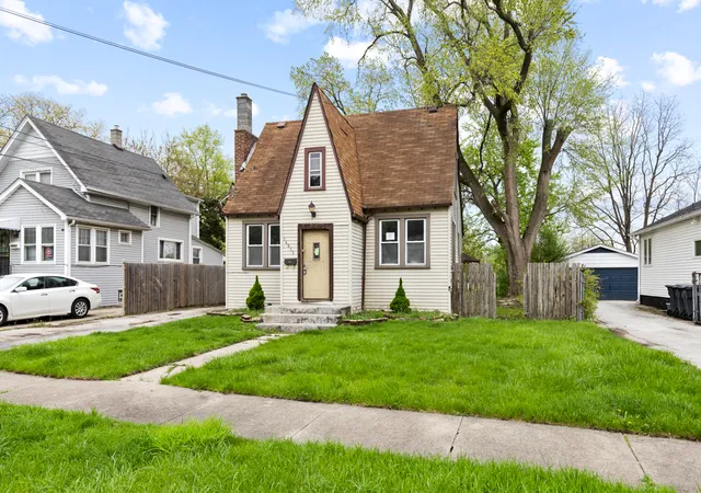 Photo 3 of Single family home for sale at 14955 Riverside Dr, South Holland, IL 60473 | MLS# 12356286 | Listing updated on 2026-09-17