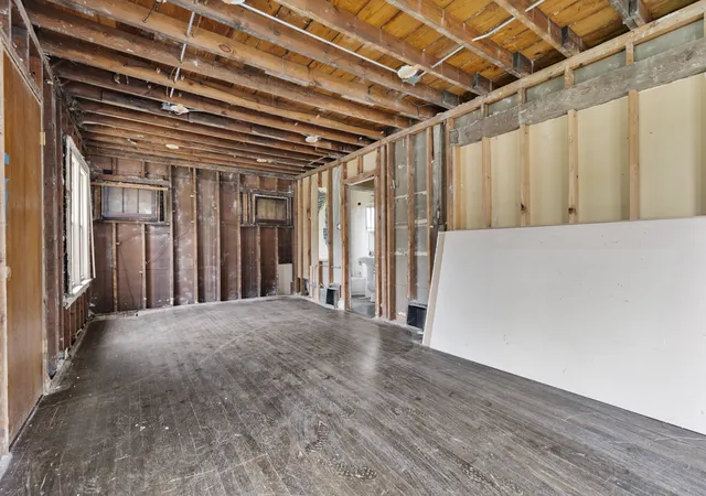 Photo 4 of Single family home for sale at 14955 Riverside Dr, South Holland, IL 60473 | MLS# 12356286 | Listing updated on 2026-09-17