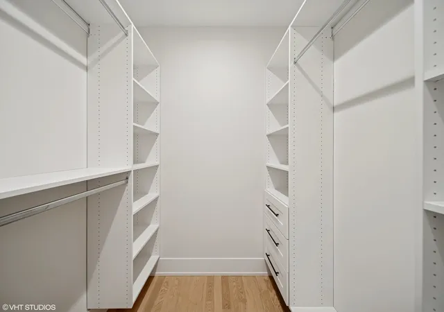 2nd image of 965 E 62Nd St, Chicago, IL 60637