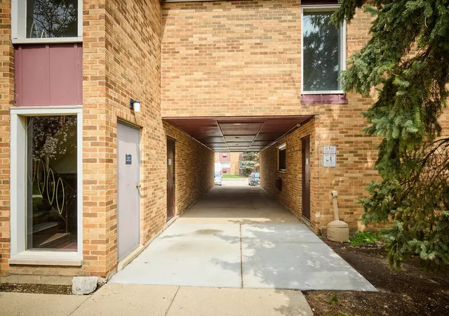 Photo 1 of Condominium at 212a Collen Dr #104, Lombard, IL 60148 | MLS# 12383447 | | Sold on 2025-09-04