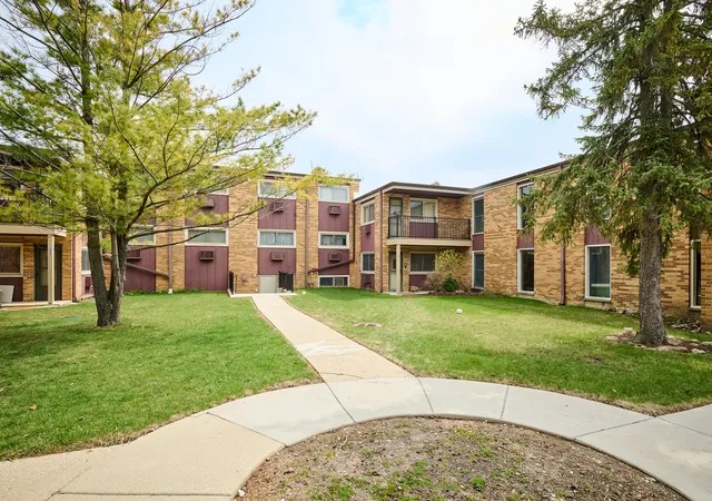 Photo 2 of Condominium at 212a Collen Dr #104, Lombard, IL 60148 | MLS# 12383447 | | Sold on 2025-09-04