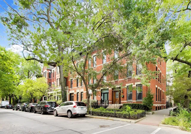 Single family home for sale at 2254 N Fremont St, Chicago, IL 60614 | MLS# 12385258