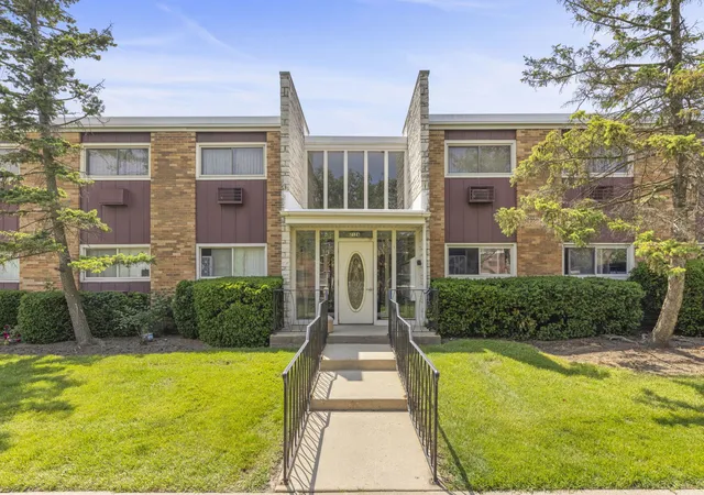 Condominium at 212a Collen Dr #103, Lombard, IL 60148 | MLS# 12386412 | | Sold on 2025-07-10