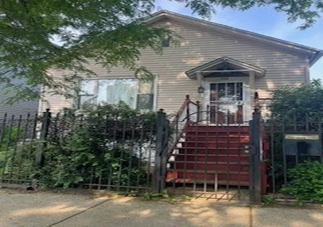 Homes for sale in Chicago, IL | 2168 N Rockwell St, Chicago, IL 60647 | MLS# 12388187