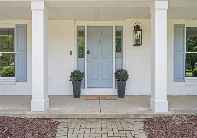 Photo 1 of Single Family Residence at 40W679 White Fence Wy, Saint Charles, IL 60175 | MLS# 12395283 |  | Sold on 2025-09-19