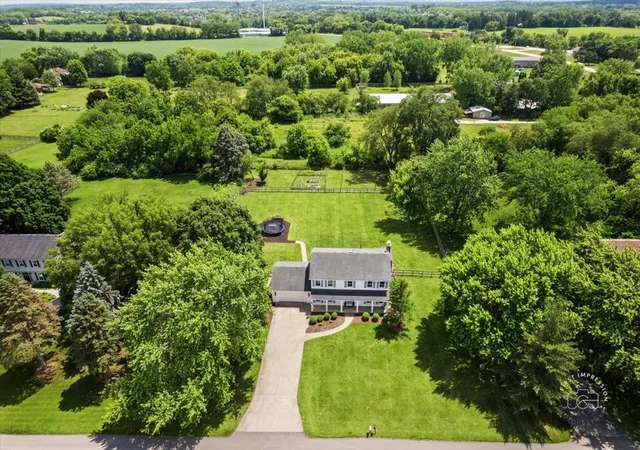 Photo 4 of Single Family Residence at 40W679 White Fence Wy, Saint Charles, IL 60175 | MLS# 12395283 |  | Sold on 2025-09-19