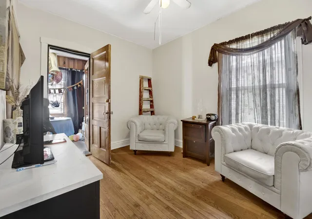Photo 4 of Sale Pending at 7515 S E End Ave, Chicago, IL 60649 | MLS# 12398386 | Listing updated on 2026-07-31