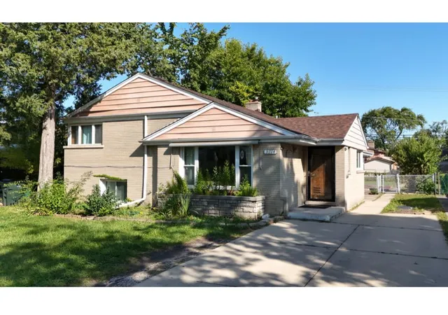 1st image of 3814 W Sherwin Ave, Lincolnwood, IL 60712 | MLS# 12402131