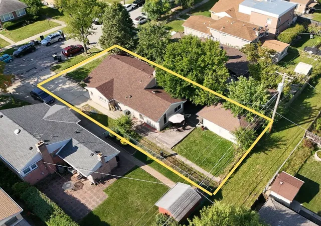 2nd image of 3814 W Sherwin Ave, Lincolnwood, IL 60712 | MLS# 12402131