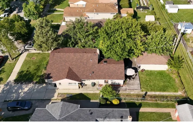 21st image of 3814 W Sherwin Ave, Lincolnwood, IL 60712 | MLS# 12402131