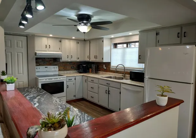Photo 3 of Condominium at 11129 Northwest Rd #A, Palos Hills, IL 60465 | MLS# 12408587 | | Sold on 2025-08-04