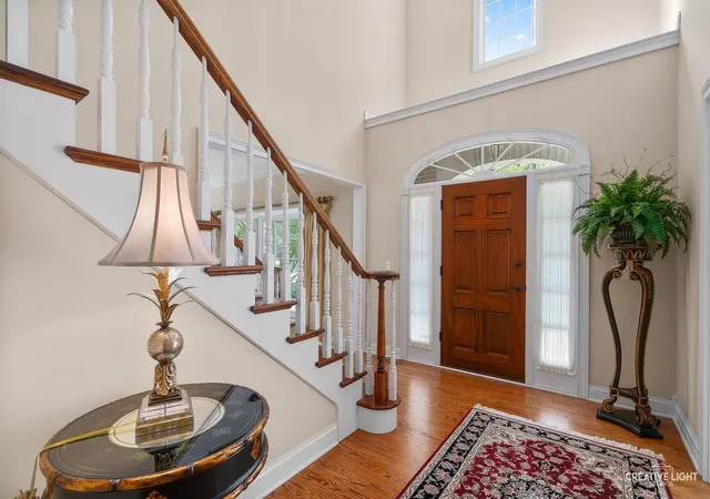 Photo 4 of Single Family Residence at 1105 Thoroughbred Cir, Saint Charles, IL 60174 | MLS# 12412398 |  | Sold on 2025-08-29