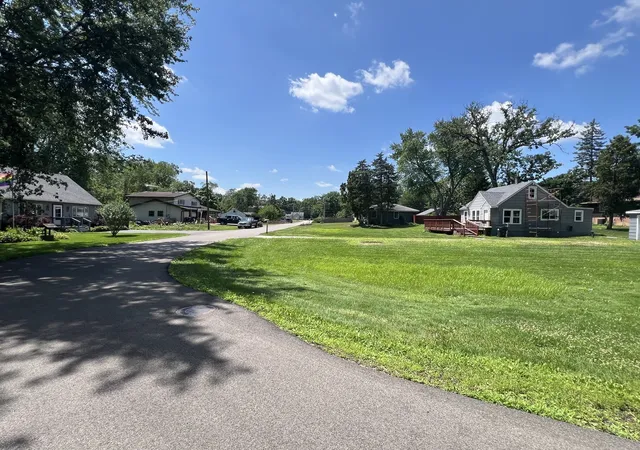 Homes for sale in Ingleside, IL | 35105 N Ingleside Dr, Ingleside, IL 60041 | MLS# 12413682