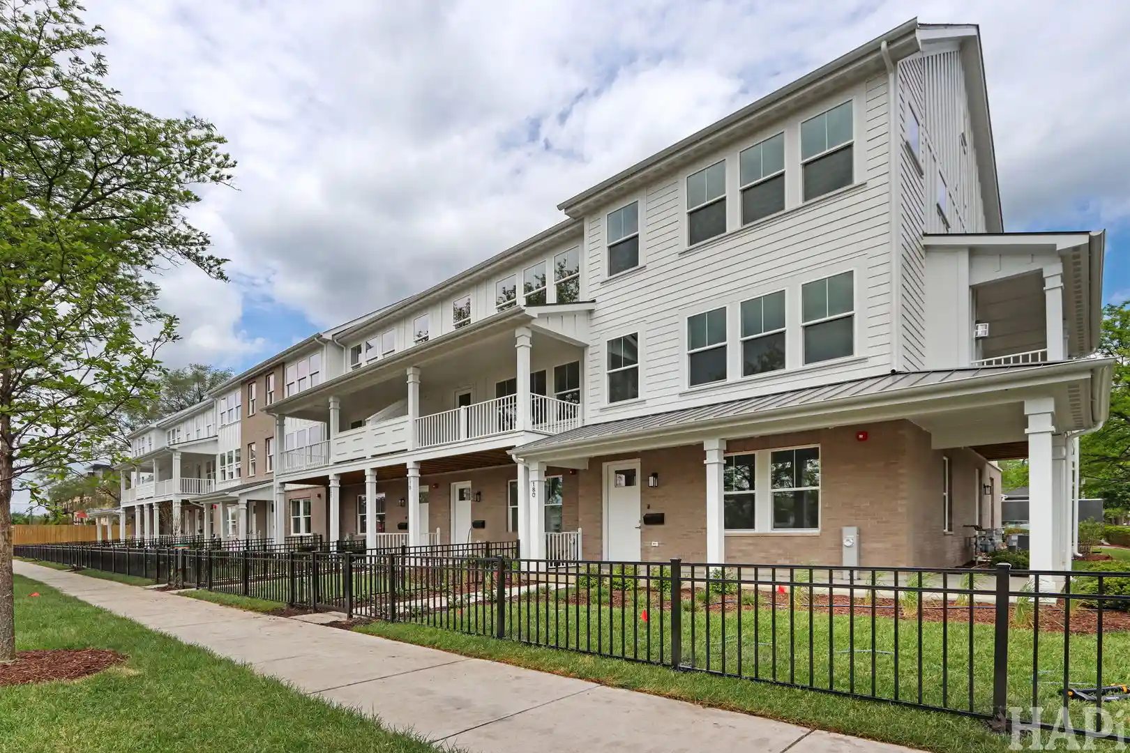Listing Photo 2 - Condo for sale in 150 Washington St located at 150 Washington St, Barrington, IL 60010 - Unit #150