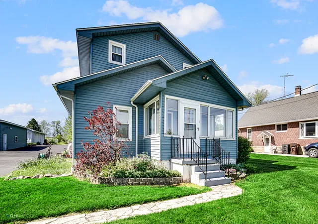3rd image of 194 Joliet Rd, Valparaiso, IN 46385 | MLS# 12414833