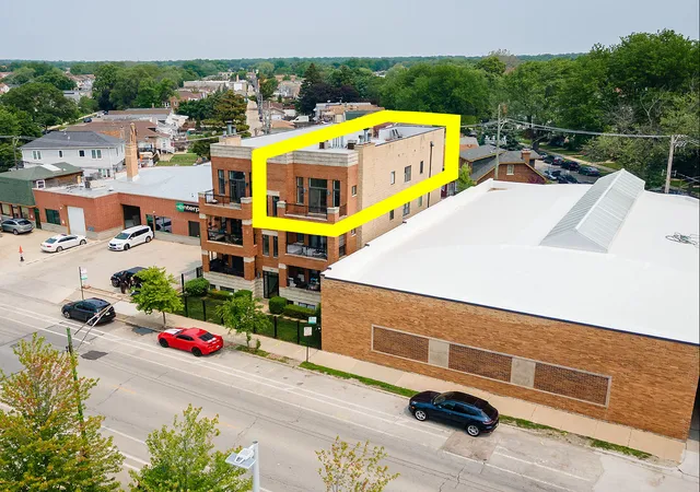 Photo 3 of Condominium at 5445 N Northwest Hwy #3S, Chicago, IL 60630 | MLS# 12431881 | | Sold on 2025-09-25