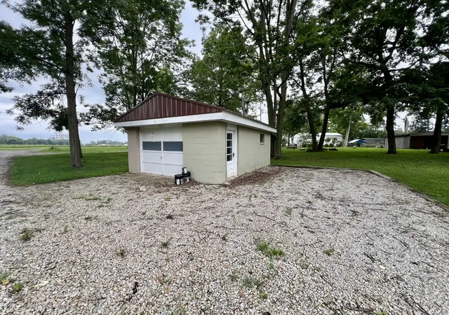 Homes for sale in Oakland, IL | 509 Lakeshore Dr, Oakland, IL 61943 | MLS# 12434307