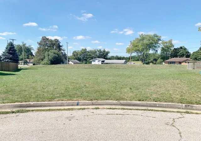 2nd image of 1707 Setter St, Normal, IL 61761 | MLS# 12441211