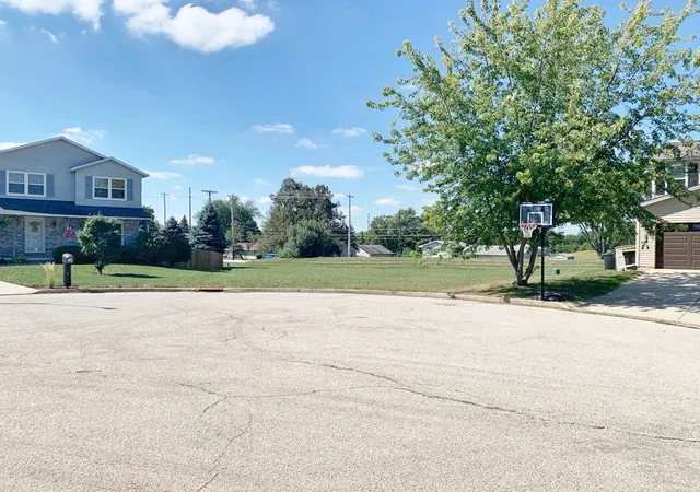 3rd image of 1707 Setter St, Normal, IL 61761 | MLS# 12441211