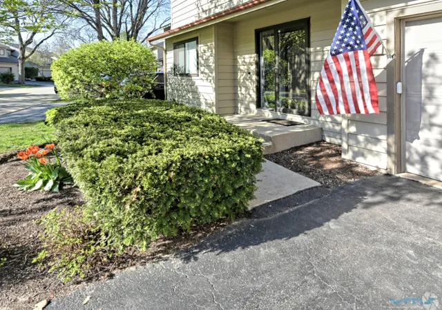 Photo 2 of Townhouse for sale at 1596 Kirkwood Dr, Geneva, IL 60134 | MLS# 12441475 | Listing updated on 2026-09-07