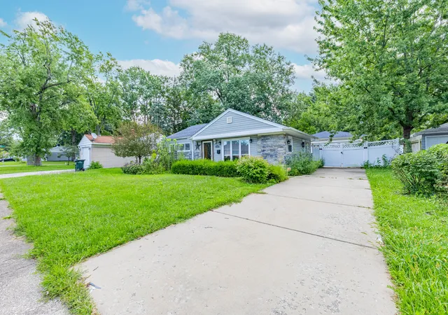 2nd image of 339 Shabbona Dr, Park Forest, IL 60466 | MLS# 12442638