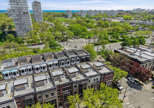 Homes for sale in Chicago, IL | 3249 S Calumet Ave, Chicago, IL 60616 | MLS# 12451617