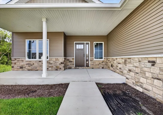 Homes for sale in Belvidere, IL | 4137 Waters Edge Dr, Belvidere, IL 61008 | MLS# 12457611