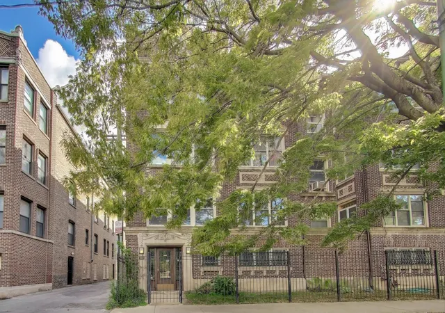 Photo 1 of Sale Pending at 1059 E Hyde Park Blvd #1, Chicago, IL 60615 | MLS# 12462762 | Listing updated on 2026-09-27