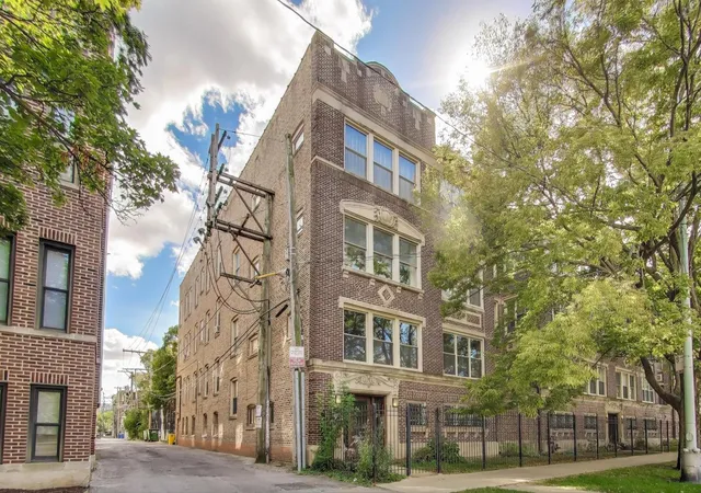Photo 2 of Sale Pending at 1059 E Hyde Park Blvd #1, Chicago, IL 60615 | MLS# 12462762 | Listing updated on 2026-09-27