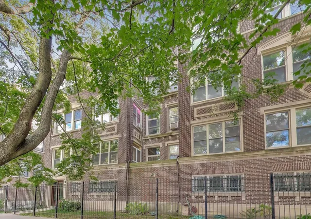 Photo 3 of Sale Pending at 1059 E Hyde Park Blvd #1, Chicago, IL 60615 | MLS# 12462762 | Listing updated on 2026-09-27