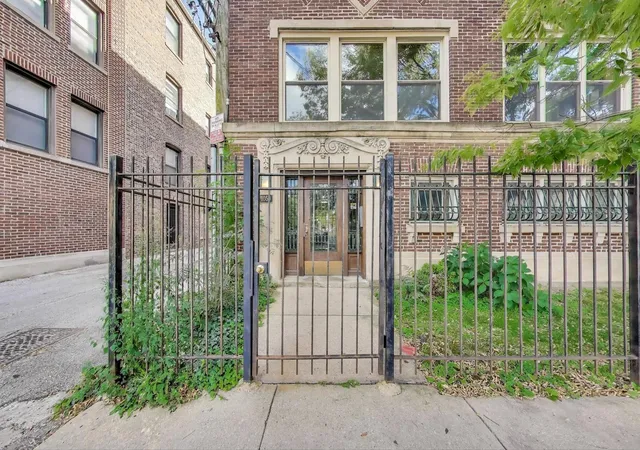 Listing Photo 4 - Condo for sale in building located at 1059 E Hyde Park Blvd, Chicago, IL 60615 - Unit #1