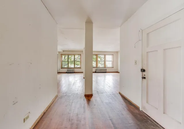 Listing Photo 5 - Condo for sale in building located at 1059 E Hyde Park Blvd, Chicago, IL 60615 - Unit #1