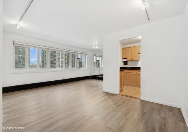 3rd image of 700 W Bittersweet Pl #1004, Chicago, IL 60613 | MLS# 12462955