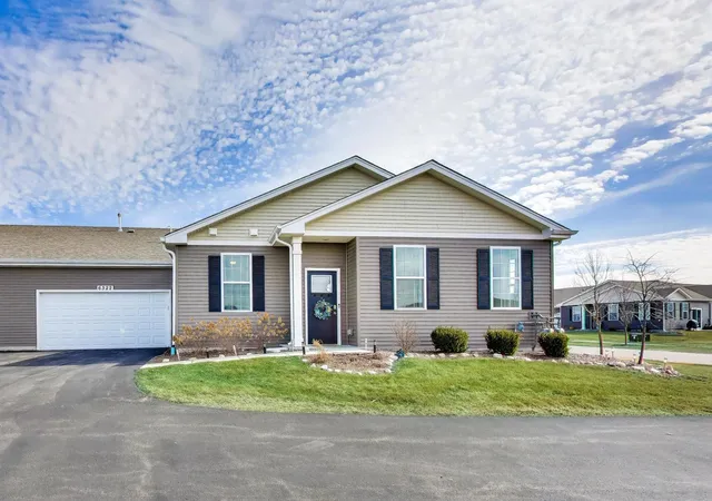Townhouse for sale at 6322 Maple Glen Dr, Wonder Lake, IL 60097 | MLS# 12468852