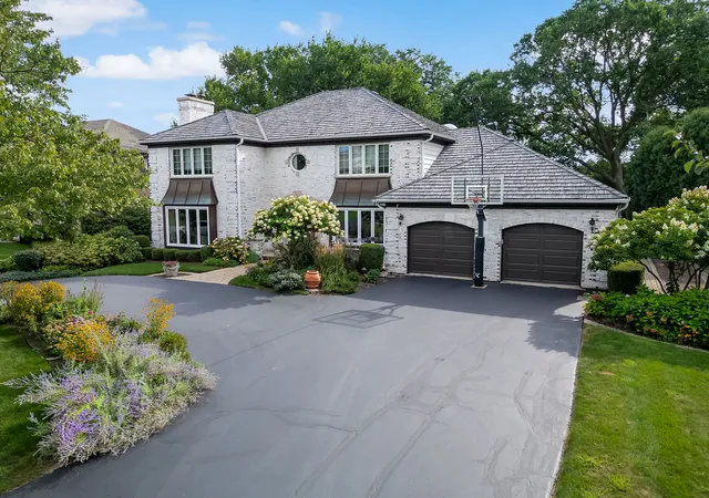 Photo 3 of Single family home for sale at 7537 Ridgewood Ln, Burr Ridge, IL 60527 | MLS# 12471500 | Listing updated on 2026-10-22