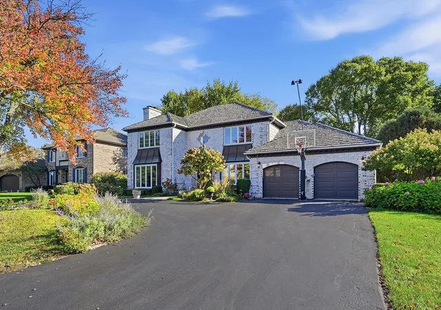 Photo 4 of Single family home for sale at 7537 Ridgewood Ln, Burr Ridge, IL 60527 | MLS# 12471500 | Listing updated on 2026-10-22