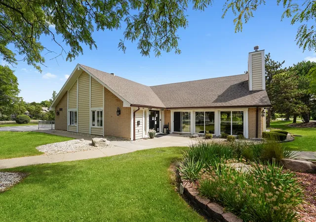 Homes for sale in Orland Park, IL | 15713 Orlan Brook Drive, Orland Park, IL 60462 | Houzeo