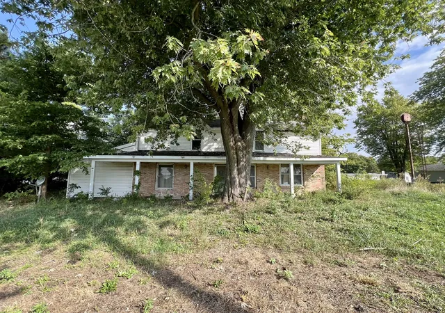 Photo 1 of Single family home for sale at 215 W Main St, Sheldon, IL 60966 | MLS# 12475281 | Listing updated on 2026-09-16