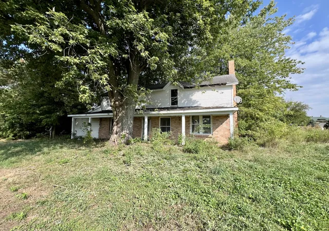 Photo 2 of Single family home for sale at 215 W Main St, Sheldon, IL 60966 | MLS# 12475281 | Listing updated on 2026-09-16