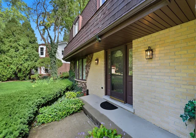 2nd image of 12815 S Seneca Rd, Palos Heights, IL 60463 | MLS# 12475833