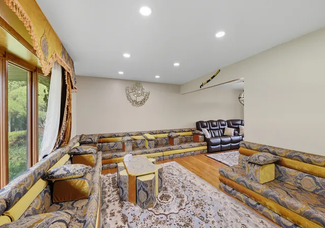 3rd image of 12815 S Seneca Rd, Palos Heights, IL 60463 | MLS# 12475833